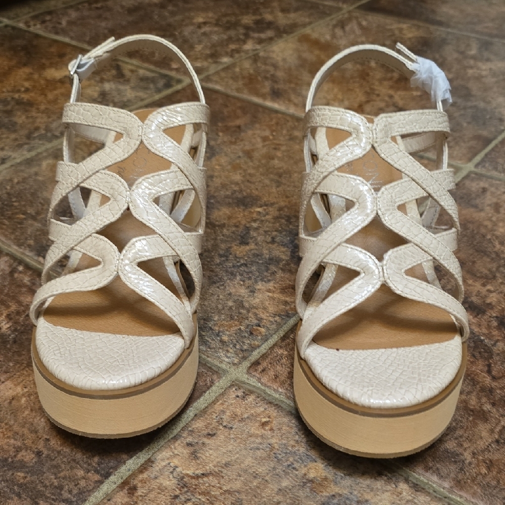 Matisse Cream Sandals with Strappy Design and Cushioned Sole